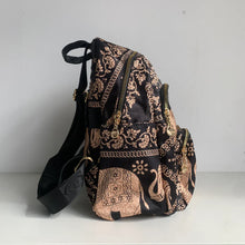 Load image into Gallery viewer, GESSY 3097 BACKPACK - GOLD

