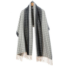 Load image into Gallery viewer, PEACH WS004 CC PRINT SCARF - BLACK/CREAM
